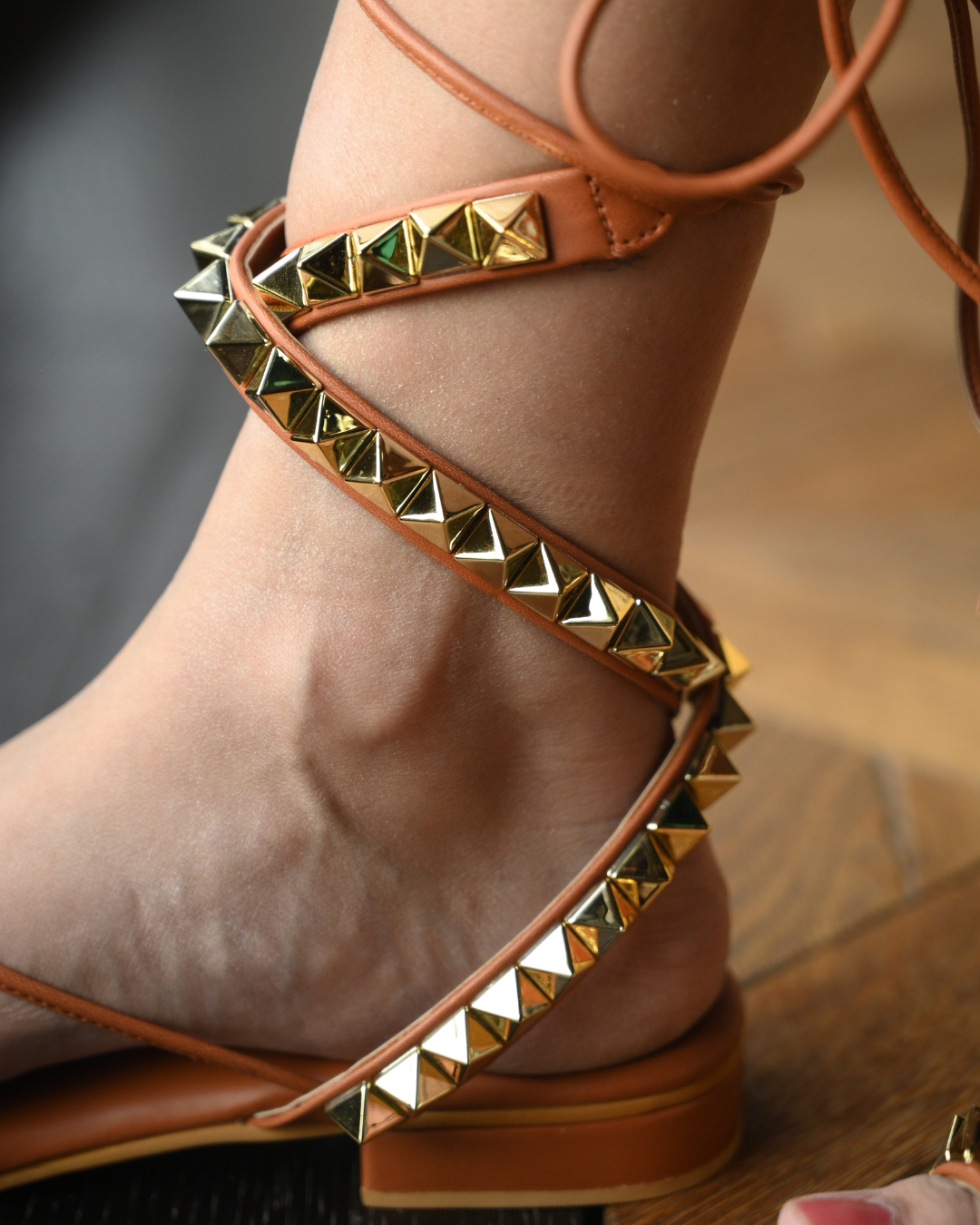 Tie-up Flats with Gold Studs
