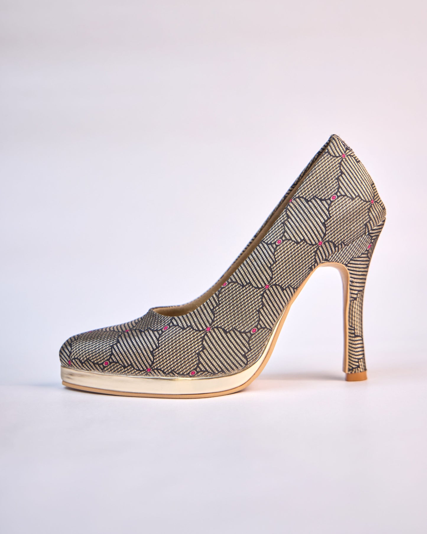 Brocade Black And Gold Pumps